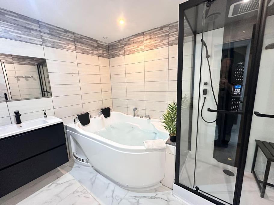E Servagnat T3 Luxe Avec Sauna Jacuzzi Et Hammam Epernay Exterior photo